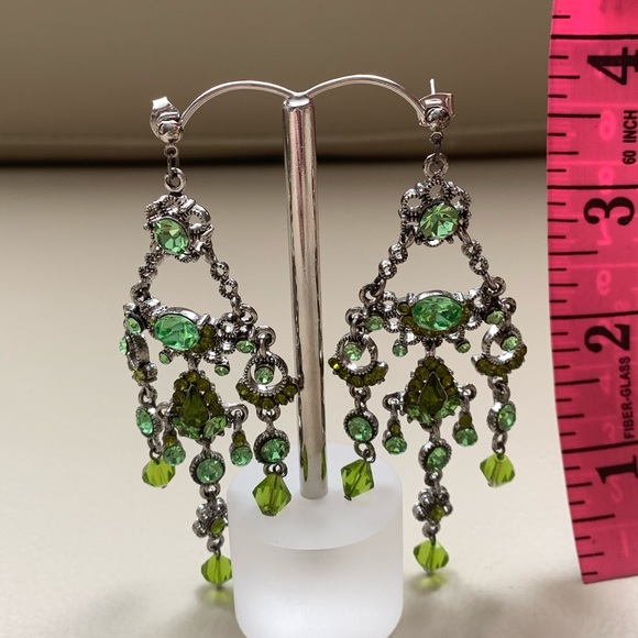 🆕🔥Spectacular Green Chandelier Sparkly Earrings - Picture 5 of 8
